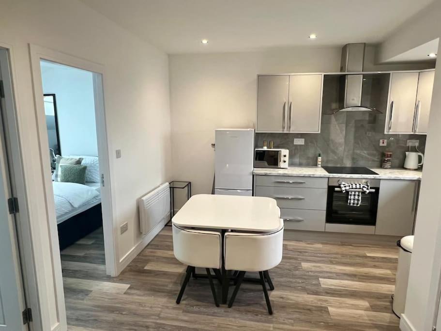 New 2 Bed Preston City Centre Flat - Sleeps 4 ภายนอก รูปภาพ