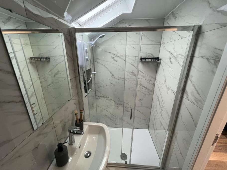 New 2 Bed Preston City Centre Flat - Sleeps 4 ภายนอก รูปภาพ